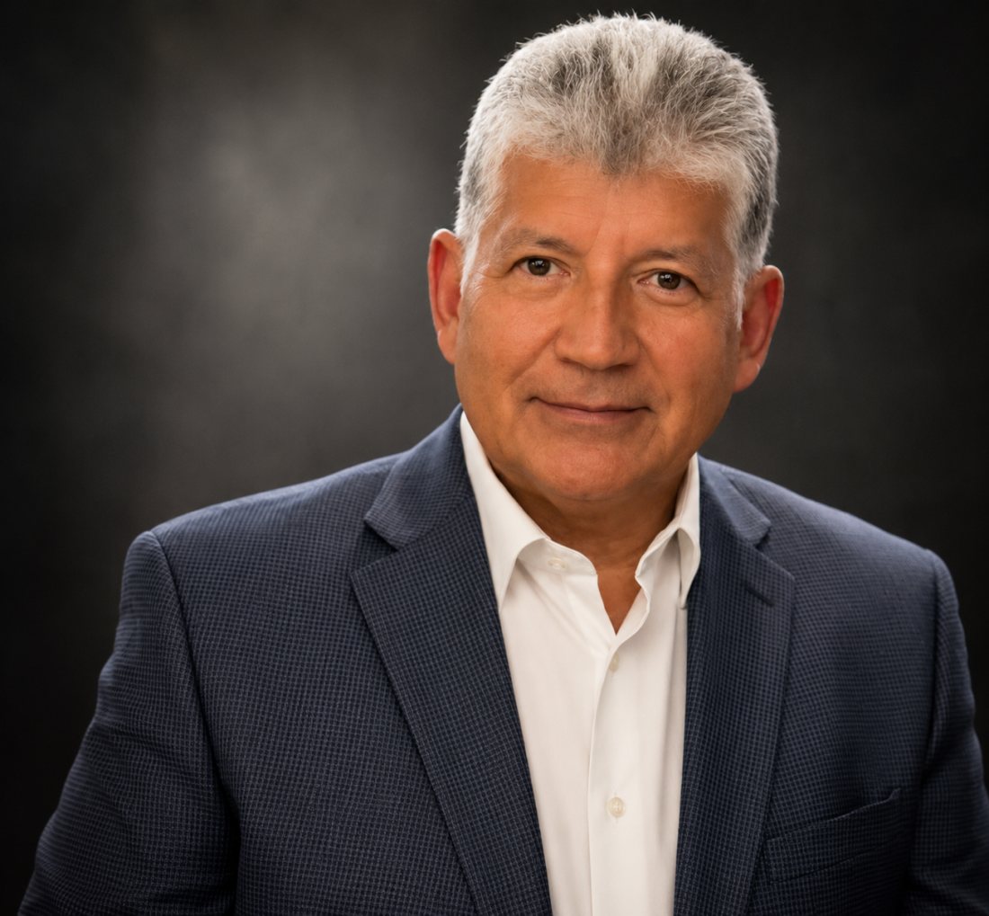 Hugo Herrera, terapeuta en adicciones y salud mental en Miami