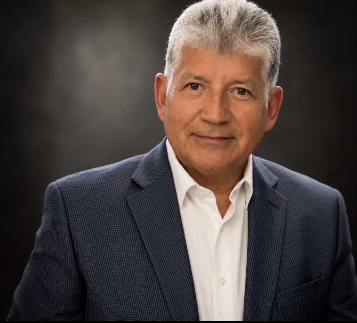 Hugo Herrera, terapeuta en adicciones y salud mental en Miami